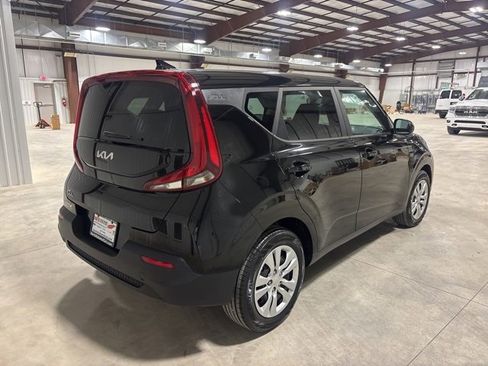 Used 2022 Kia Soul LX image 8