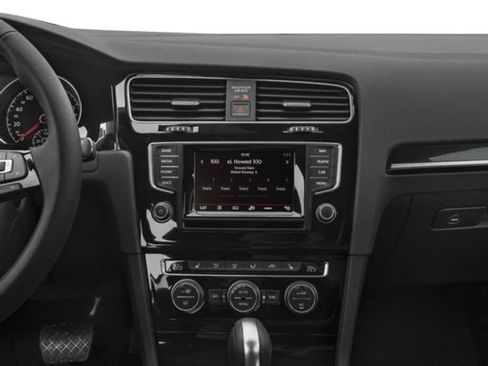 Used 2016 Volkswagen Golf S image 7