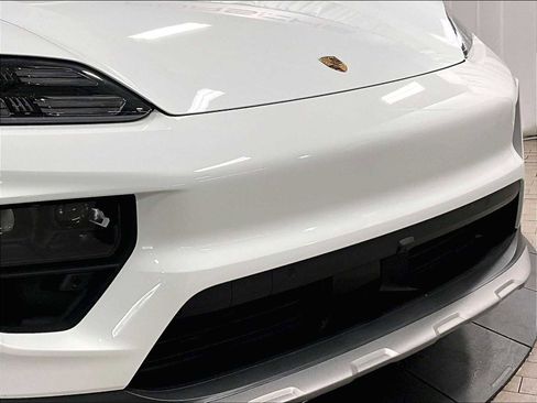 Used 2025 Porsche Macan 4S Electric image 33