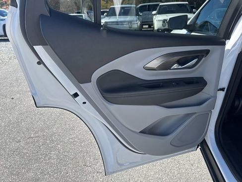 Used 2024 GMC Terrain SLE image 25