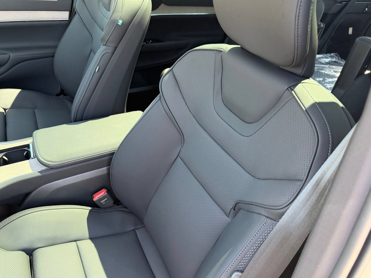 New 2026 Volvo EX90 Plus AWD/4WD image 17