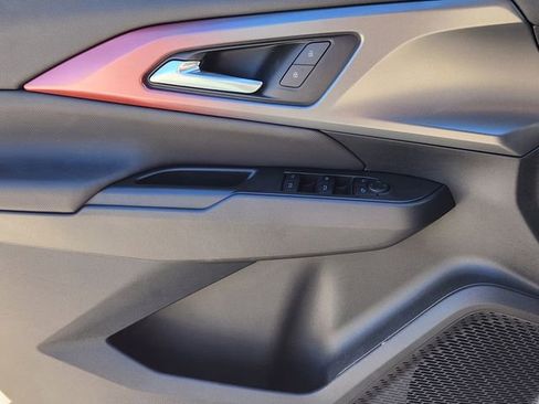 New 2025 Chevrolet Equinox EV RS image 18