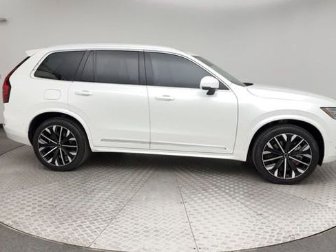 Certified 2025 Volvo XC90 T8 Ultra w/ Lounge Package image 9