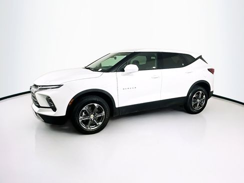 Used 2025 Chevrolet Blazer LT FWD image 4