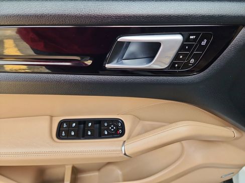 Used 2020 Porsche Cayenne AWD/4WD image 13