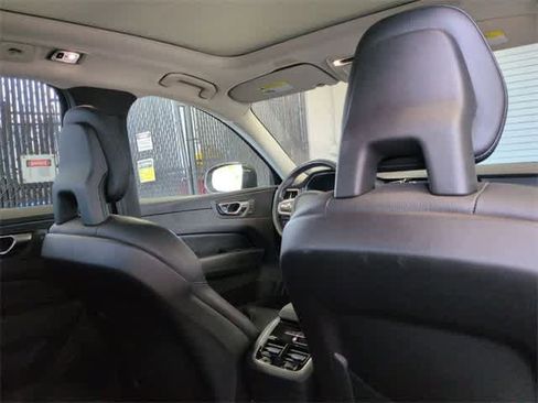 Used 2018 Volvo XC60 T6 Inscription w/ Convenience Package image 19