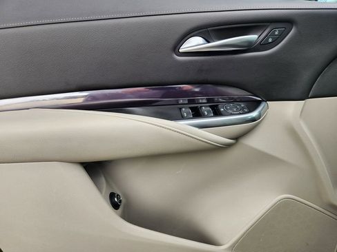 Used 2021 Cadillac XT4 Luxury w/ Cold Weather Package FWD image 22