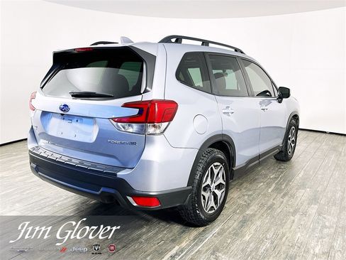 Used 2022 Subaru Forester Premium image 8