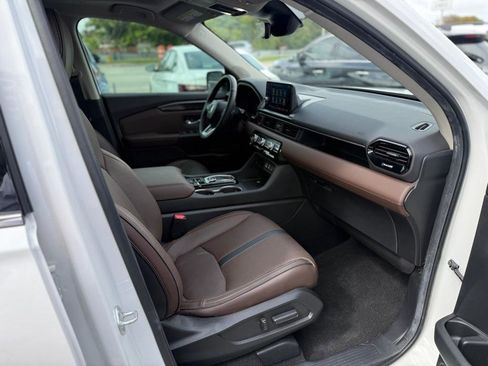 Used 2025 Honda Pilot Elite image 39