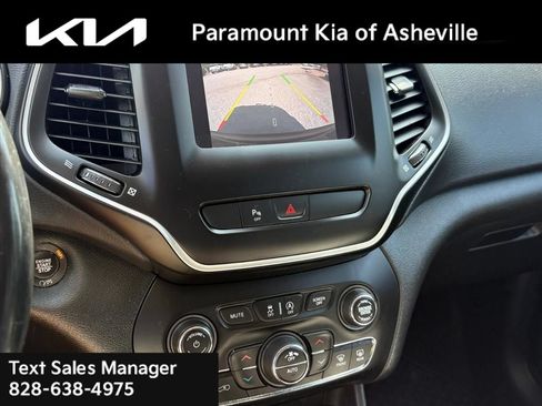 Used 2019 Jeep Cherokee Latitude Plus w/ Comfort/Convenience Group AWD/4WD image 10