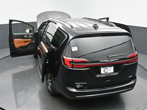 New 2026 Chrysler Pacifica Pinnacle image 64