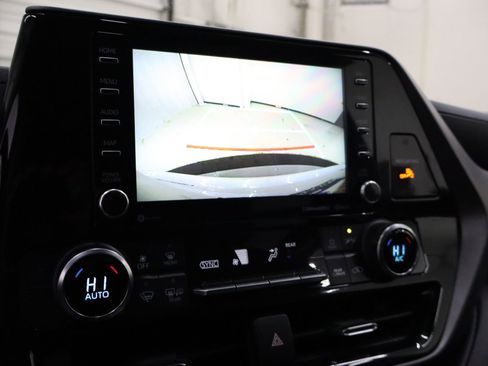 Used 2022 Toyota Highlander LE image 21