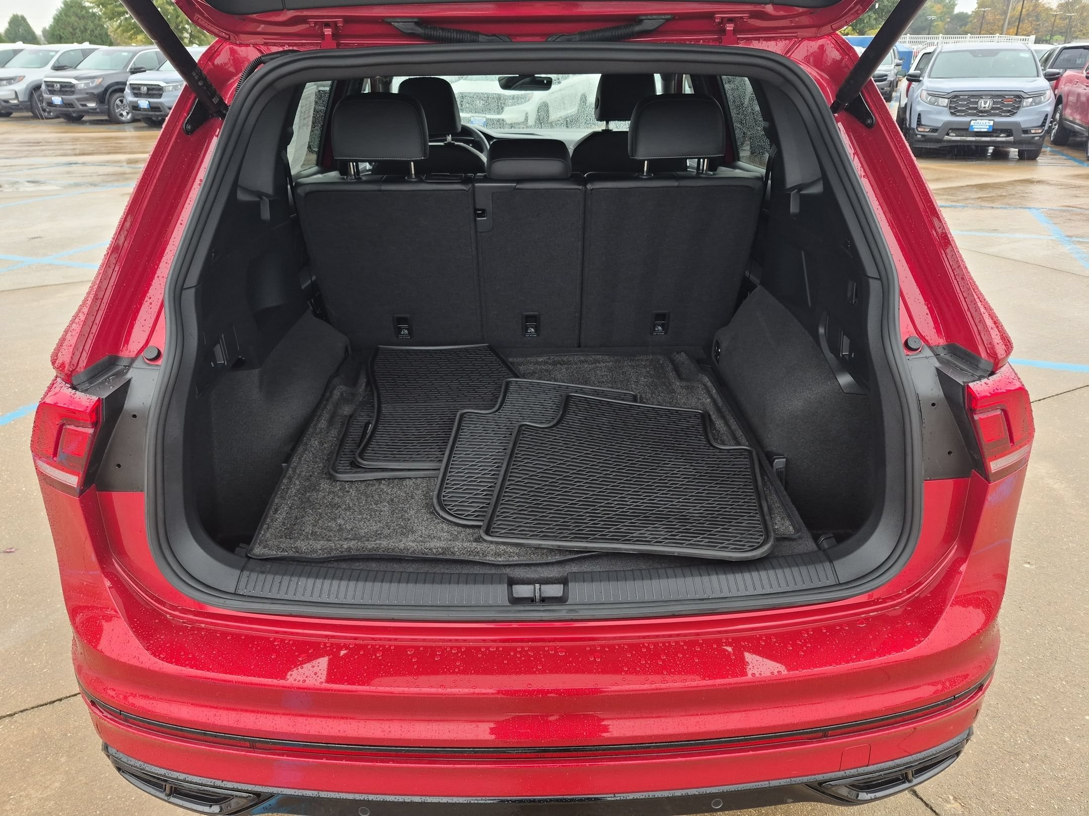 Used 2024 Volkswagen Tiguan SE R-Line w/ MDO Package, Two-Row AWD/4WD image 26