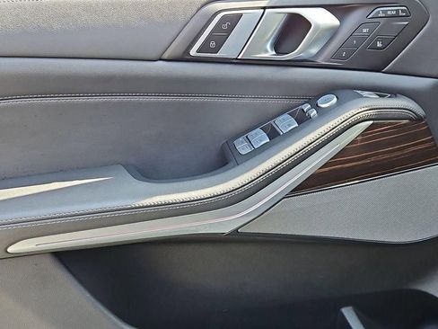 Used 2025 BMW X7 xDrive40i w/ Premium Package image 13