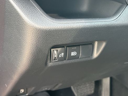 Used 2025 Toyota RAV4 XLE AWD/4WD image 29