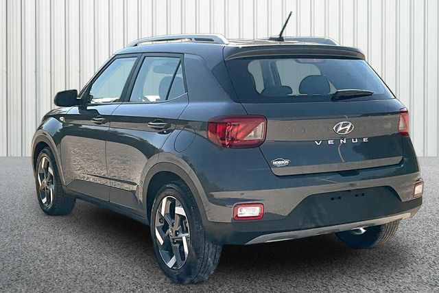 Used 2025 Hyundai Venue SEL FWD image 9