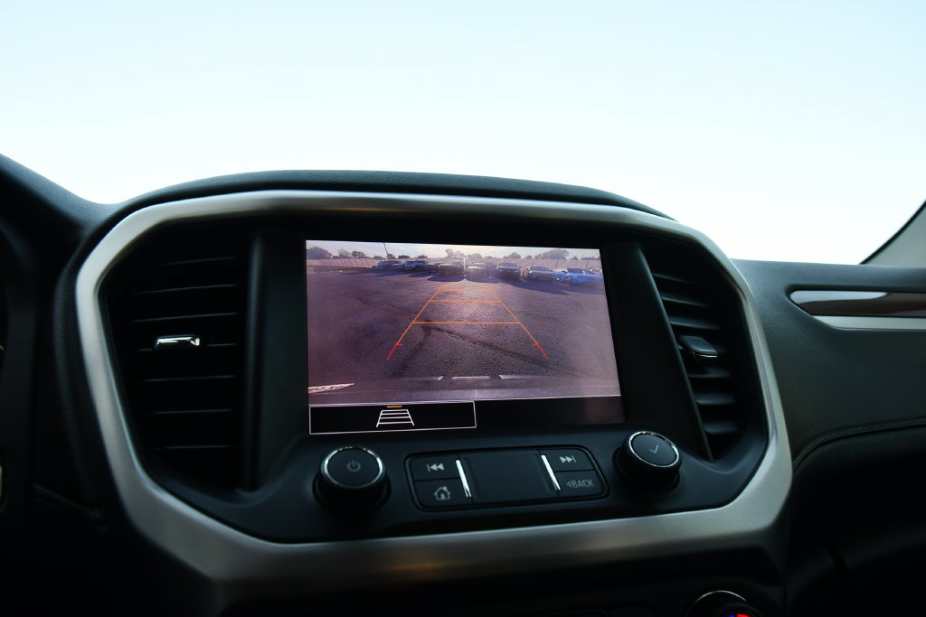 Used 2020 GMC Acadia SLE w/ Driver Convenience Package FWD image 17