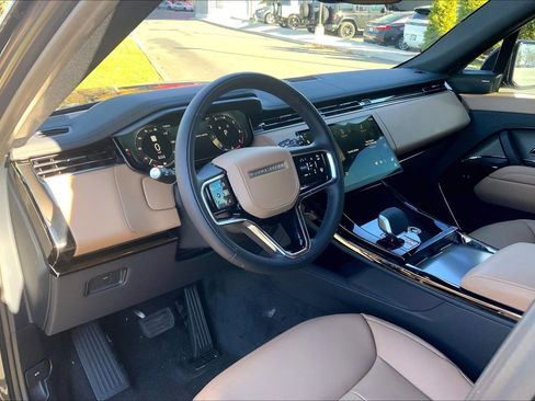 New 2025 Land Rover Range Rover Sport SE image 8