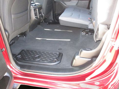 Used 2019 RAM 1500 Big Horn AWD/4WD image 16