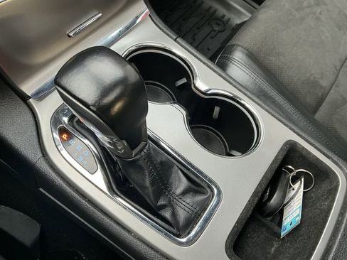 Used 2021 Jeep Grand Cherokee Laredo X image 32