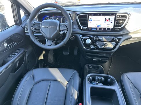 New 2026 Chrysler Pacifica Select w/ S Appearance Package image 32