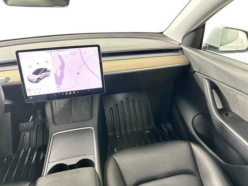 Used 2022 Tesla Model Y Long Range AWD/4WD image 23