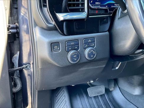 Used 2022 Chevrolet Silverado 1500 LT AWD/4WD image 32