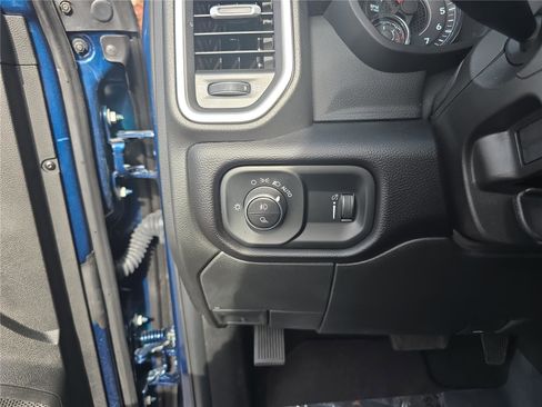 Used 2024 RAM 2500 Big Horn w/ Bed Utility Group image 34