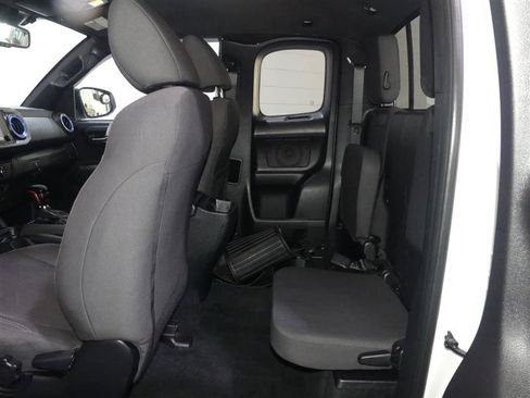 Used 2018 Toyota Tacoma TRD Sport AWD/4WD image 23