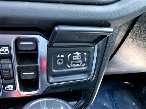 Used 2024 Jeep Wrangler Unlimited Sahara AWD/4WD image 28