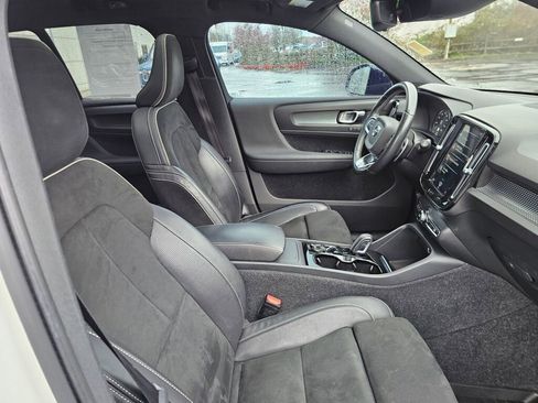 Used 2020 Volvo XC40 T5 R-Design image 11