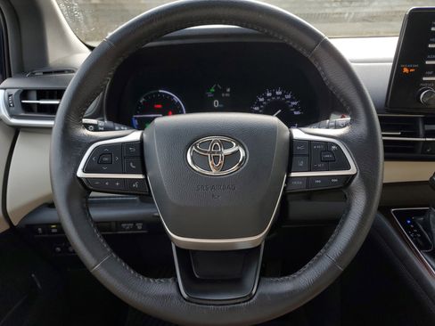 Used 2021 Toyota Sienna XLE image 20