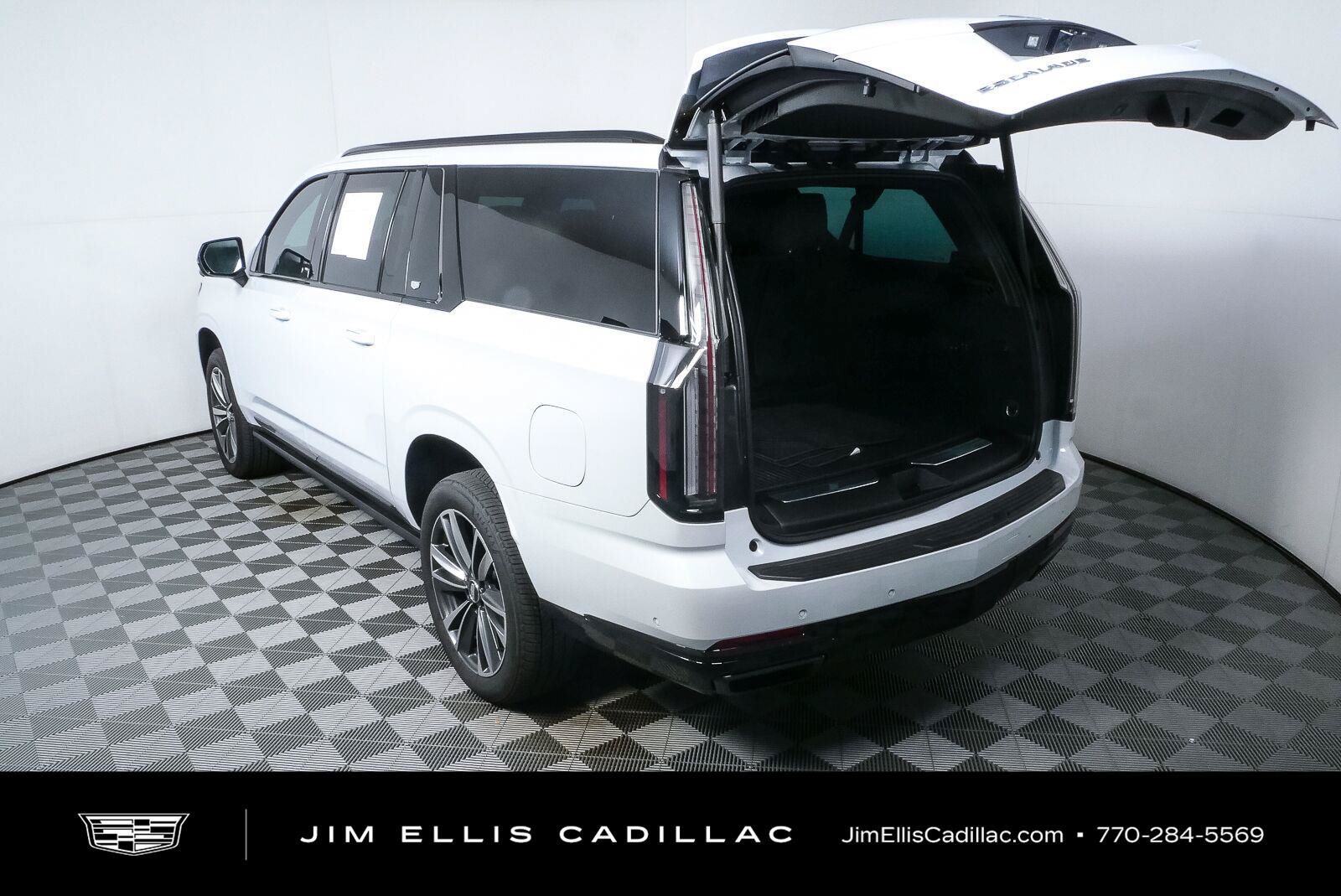 Used 2026 Cadillac Escalade ESV Sport w/ Touring Package AWD/4WD image 37