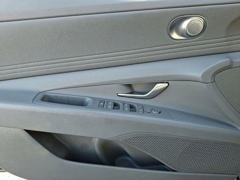 Certified 2025 Hyundai Elantra Sport image 13