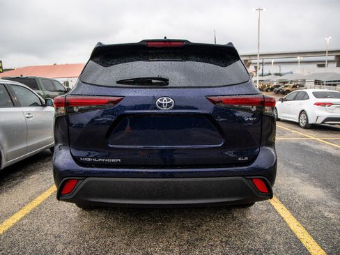 Used 2026 Toyota Highlander XLE AWD/4WD image 8