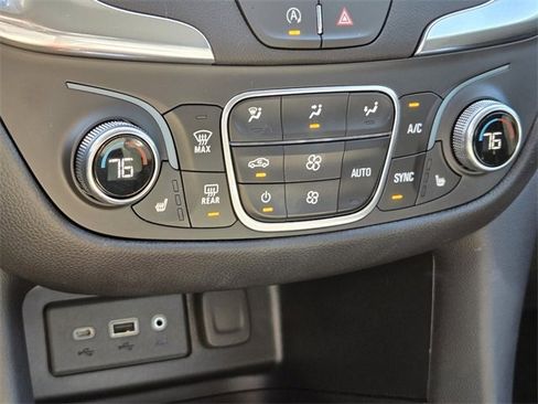 Used 2024 Chevrolet Equinox LT image 32