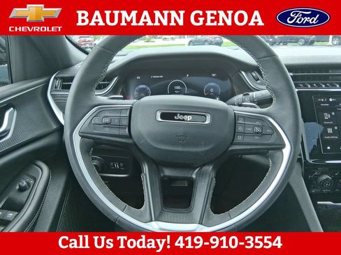 Used 2023 Jeep Grand Cherokee Altitude AWD/4WD image 17