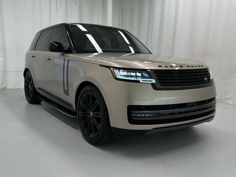 Used 2024 Land Rover Range Rover SE AWD/4WD image 2