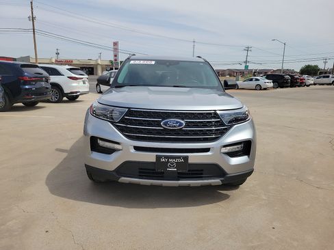 Used 2024 Ford Explorer XLT w/ Equipment Group 202A RWD image 2
