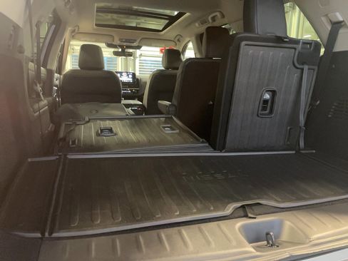 Used 2025 Nissan Pathfinder Platinum AWD/4WD image 22