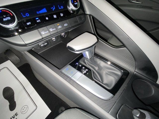 Used 2022 Hyundai Elantra SEL w/ Preferred Accessory Package FWD image 19