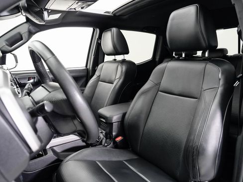 Used 2021 Toyota Tacoma Limited image 5