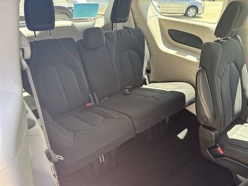 Used 2023 Chrysler Voyager LX FWD image 17