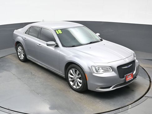 Used 2018 Chrysler 300 Touring image 39