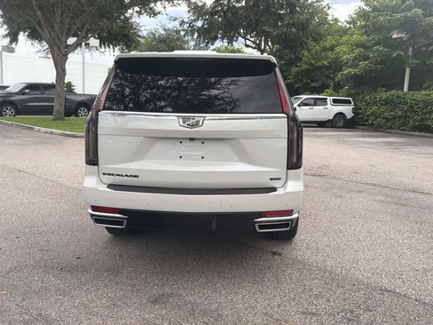 Used 2023 Cadillac Escalade Luxury RWD image 4