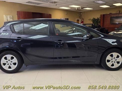 Used 2017 Kia Forte LX image 4
