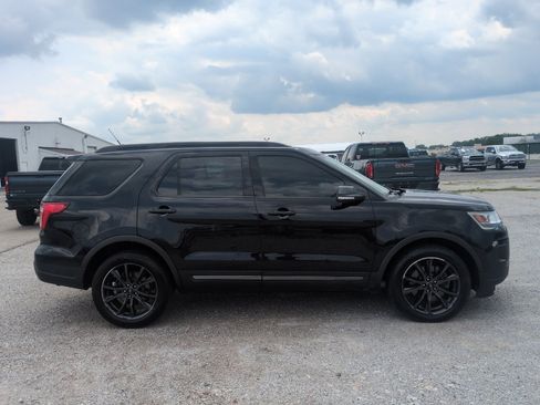 Used 2019 Ford Explorer XLT w/ Equipment Group 202A AWD/4WD image 4