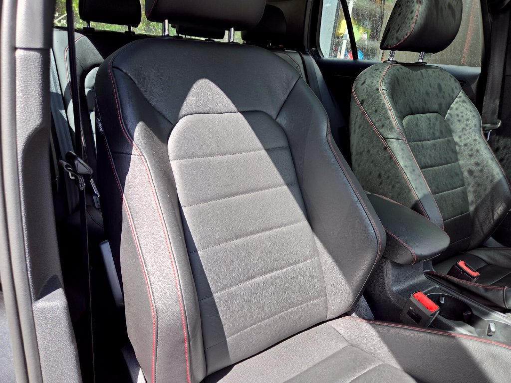 Used 2017 Volkswagen Golf 4-Door FWD image 30