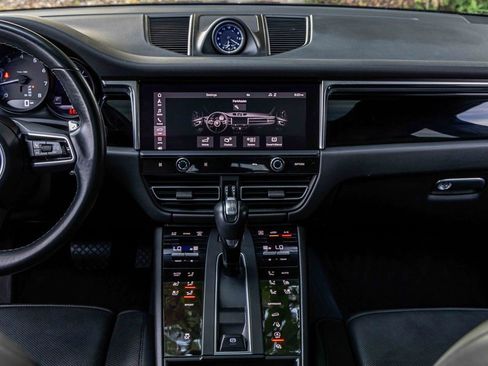 Used 2022 Porsche Macan image 10