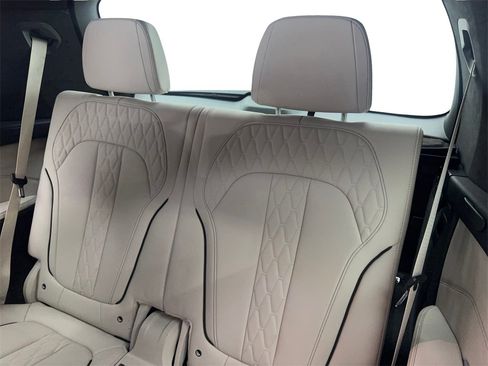 Used 2022 BMW X7 xDrive40i w/ M Sport Package image 41